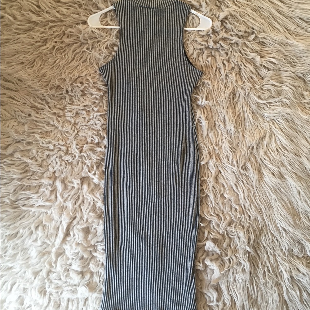 A+ Ellen Bodycon Dress - Picture 3 of 8